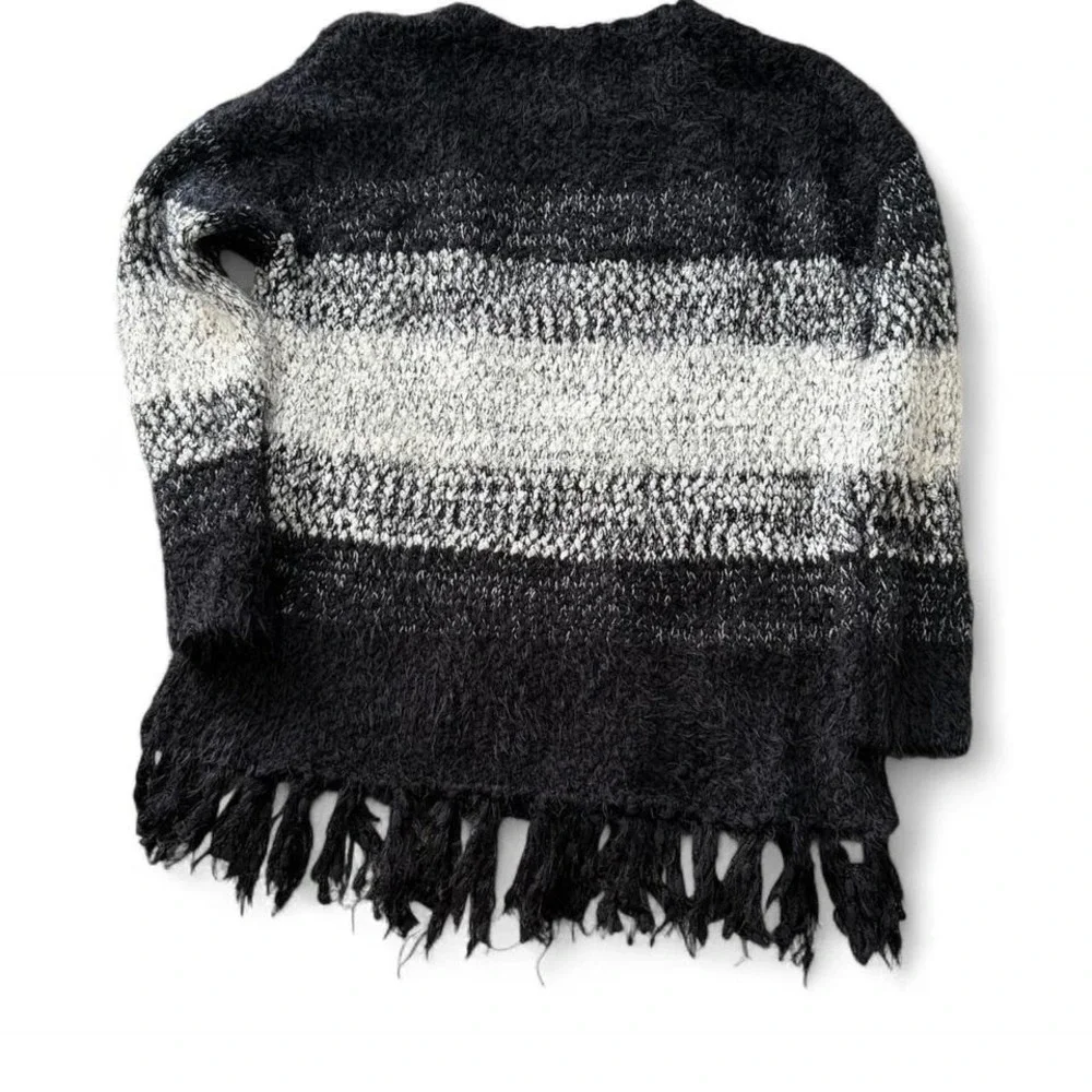 Black and White Striped Fuzzy Sweater‎